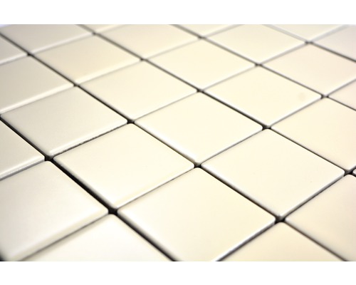 Närbild av kvadratiska keramiska plattor