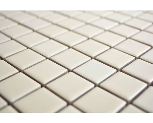 Kakelmönster med fyrkantiga keramiska plattor