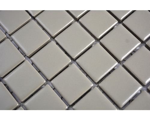 Närbild av fyrkantiga mosaikplattor