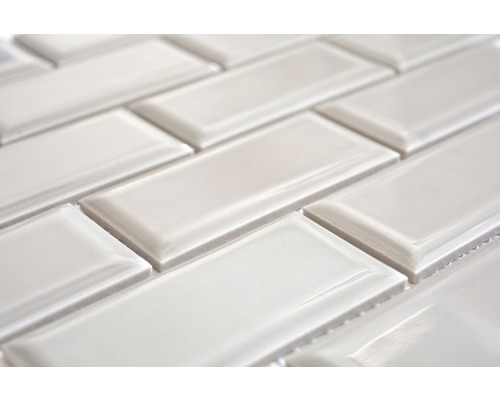 Rektangulära keramiska plattor i fiskbensmönster