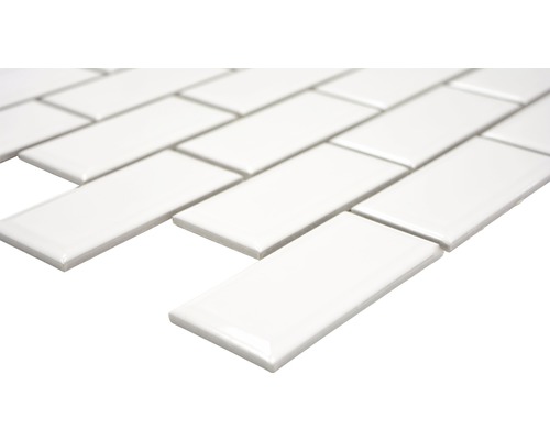 Rektangulära, glänsande plattor i fiskbensmönster