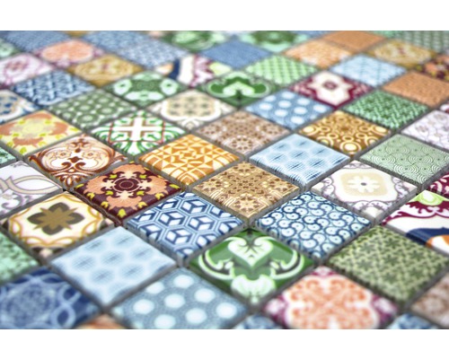 Fyrkantiga mosaikplattor med olika mönster