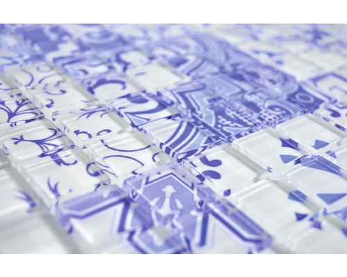 Detaljvy av mosaikplattor med mönster