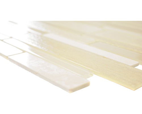 Mosaikplattor av glas och natursten