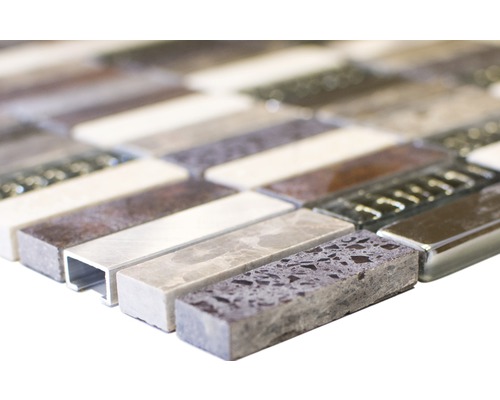 Mosaikplatta med sten- och glaselement