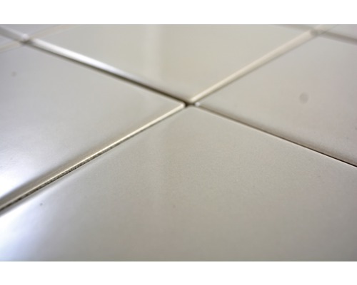 Närbild av lagda plattor med fogar