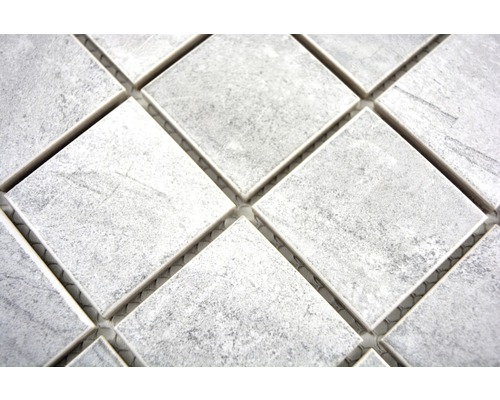 Mosaikplatta med kvadratiska stenar