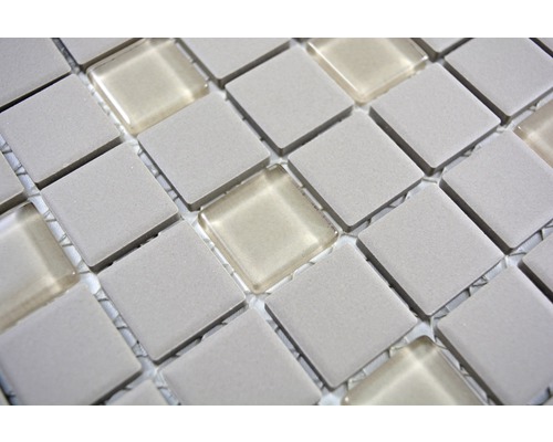 Fyrkantiga mosaikplattor av keramik och glas