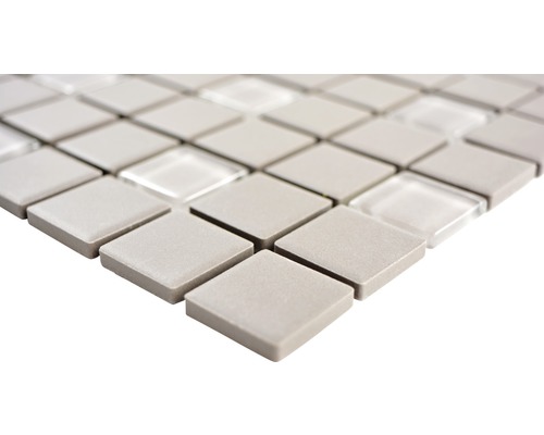 Mosaikplatta av glas och keramik