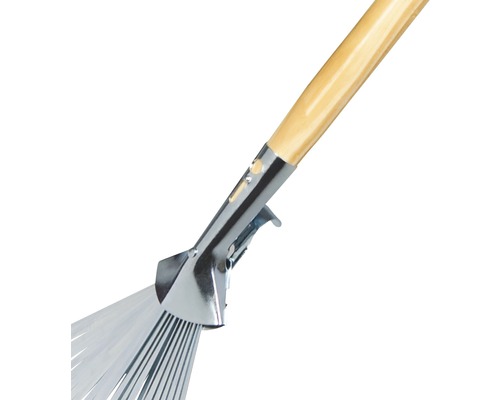 Lövgrep med träskaft och metallfäste