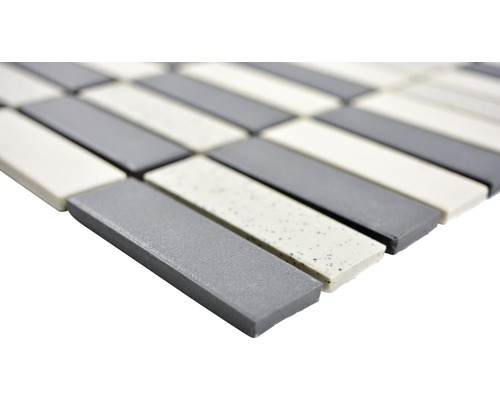 Keramisk mosaikplatta med rektangulära stenar