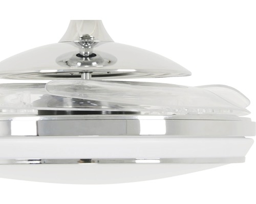 Detaljvy av en takfläkt med transparenta rotorblad och vitt hölje