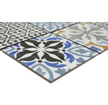 Dekorativa plattor med olika mönsterdesigner.