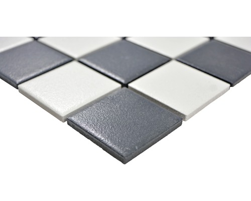 Mosaikplatta med schackrutigt mönster