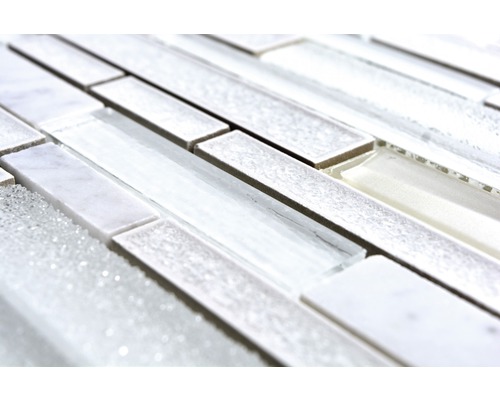 Mosaikplatta av glas och natursten