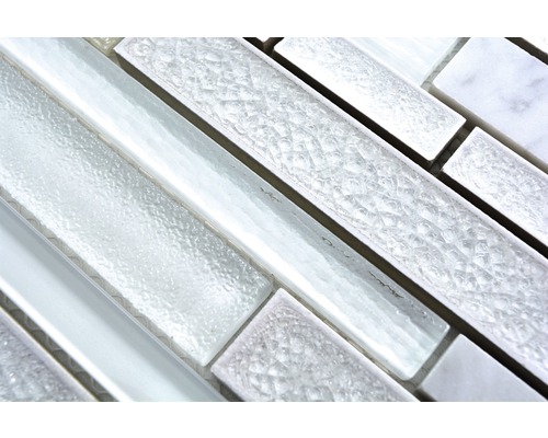 Mosaikplatta av glas och marmor