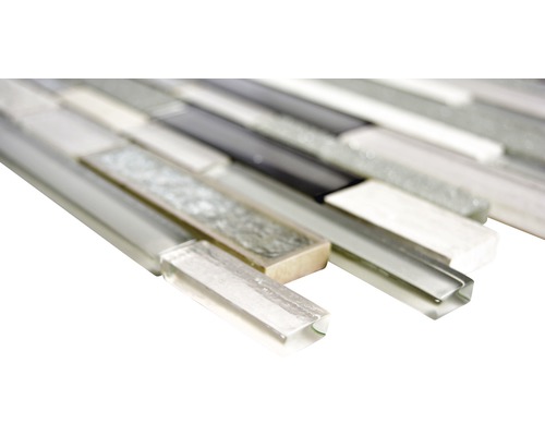 Mosaikplatta av glas och natursten i stavoptik