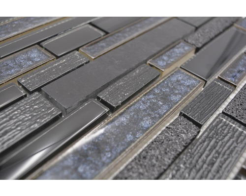 Mosaikplattor av glas och sten