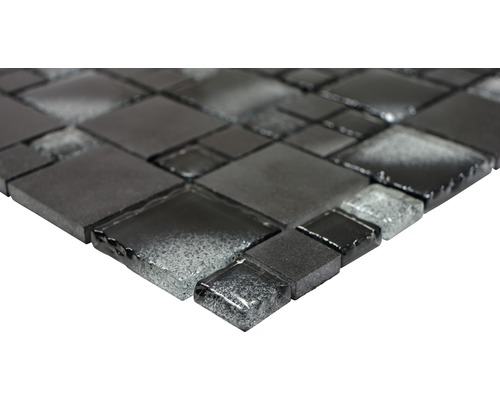 Mosaikplatta av glas och sten