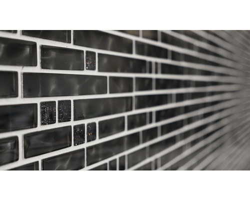 Väggplattor av glasmosaik med en glänsande yta