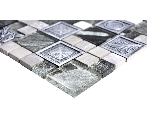 Mosaikplatta med glas-, naturstens- och metallelement