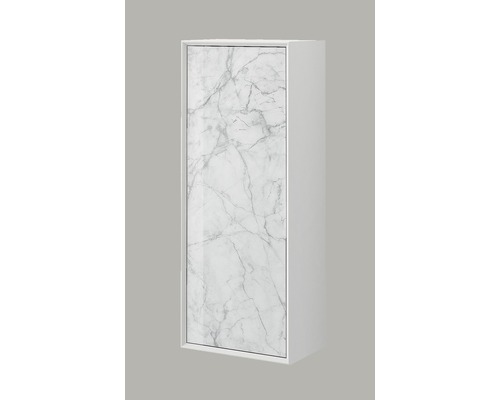 Vägghängt badrumsskåp med marmorlook