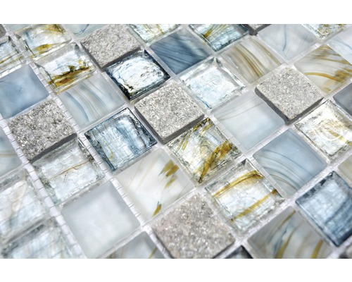 Mosaikplatta av glas och natursten