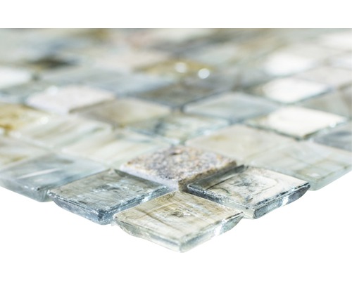 Mosaikplatta av glas och natursten