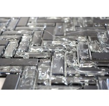 Mosaikplatta av glas och sten