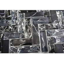 Mosaikplatta av glas och natursten