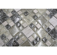 Mosaikplatta av glas och sten