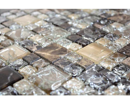 Mosaikplatta av glas och sten