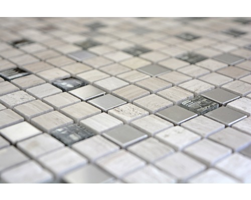 Närbild av fyrkantiga mosaikplattor av marmor, metall och glas