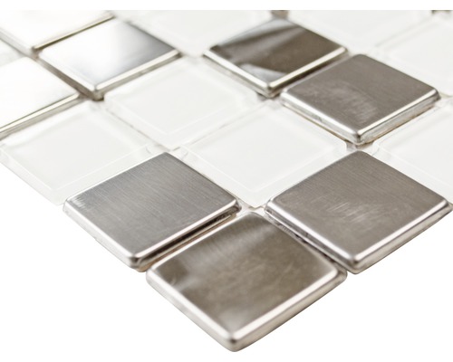 Mosaikplatta av glas och metall