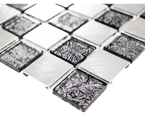 Mosaikplatta av glas och aluminium