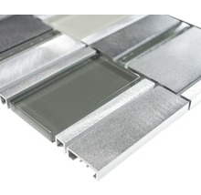 Mosaikplatta av glas och aluminium
