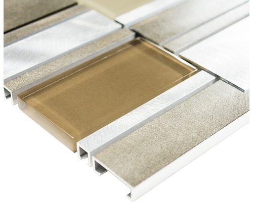 Detaljvy av mosaikplattor av glas och sten