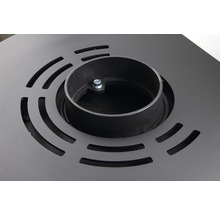 Detaljvy av ett röranslutning för en kamin med ventilationsöppningar
