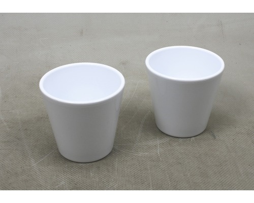 Två vita ytterkrukor