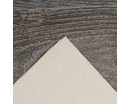 Detaljvy av en beige isoleringsskiva på träunderlag