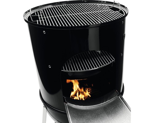 Klotgrill med eld och grillgaller