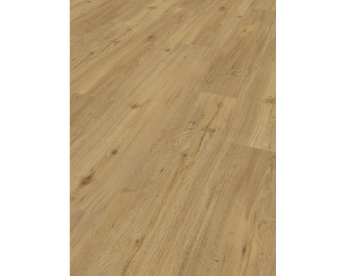 Närbild av laminatgolv med träutseende