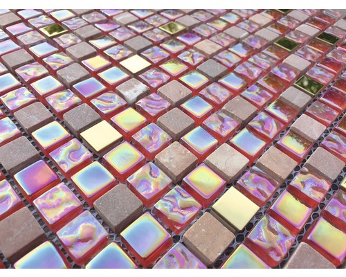 Närbild av mosaikplattor av glas och sten