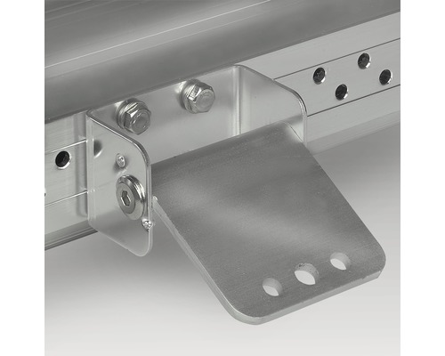 Detaljvy av ett aluminiumfäste med skruvar