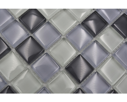 Närbild av mosaikplattor av glas