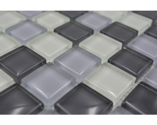 Glasmosaikplattor i kvadratisk form