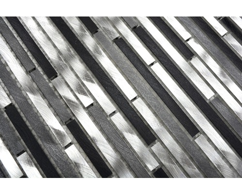 Mosaikplattor av metall i randigt utseende