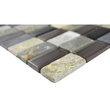Mosaikplatta av natursten och glas