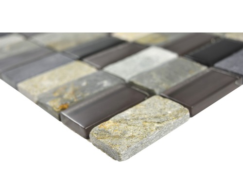 Mosaikplatta av natursten och glas