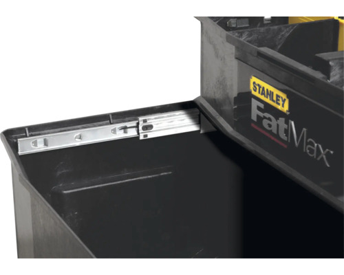 Detaljvy av en svart verktygslåda med utdragbar låda